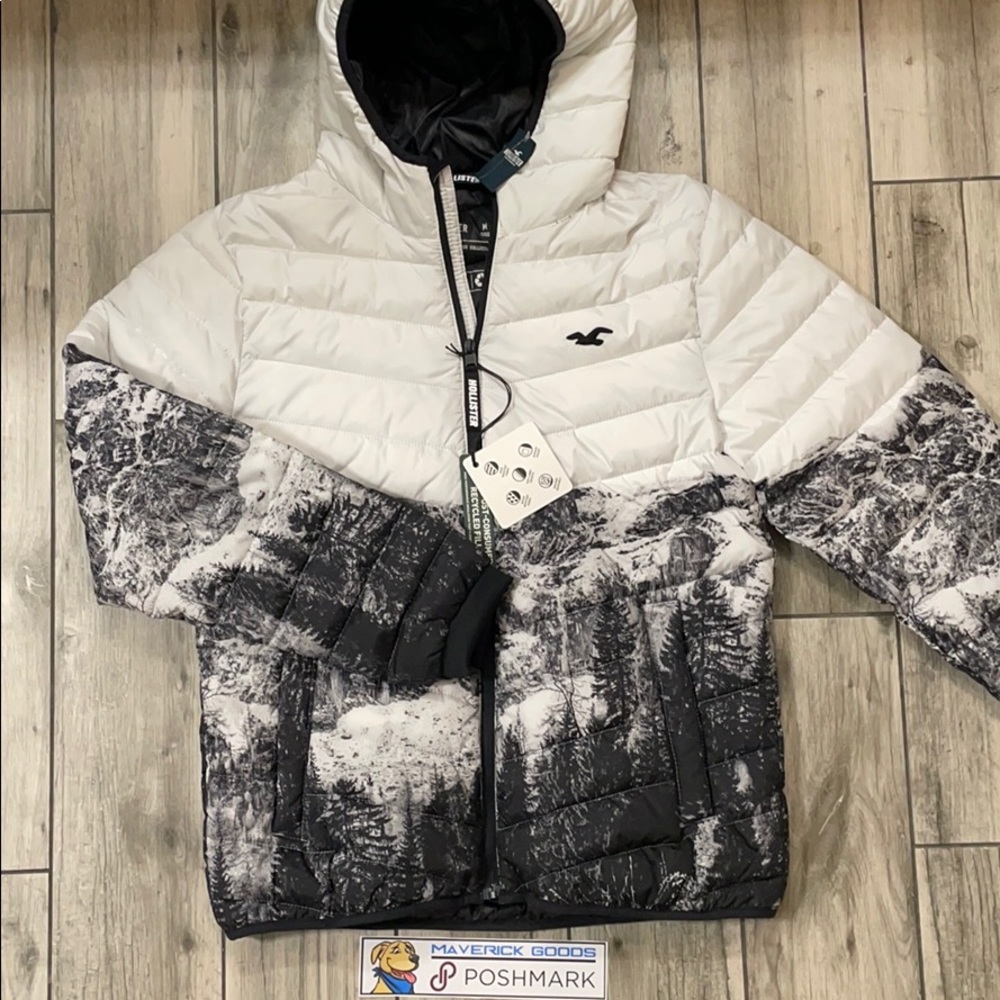 NWT Hollister Woods Graphic Puffer Jacket
